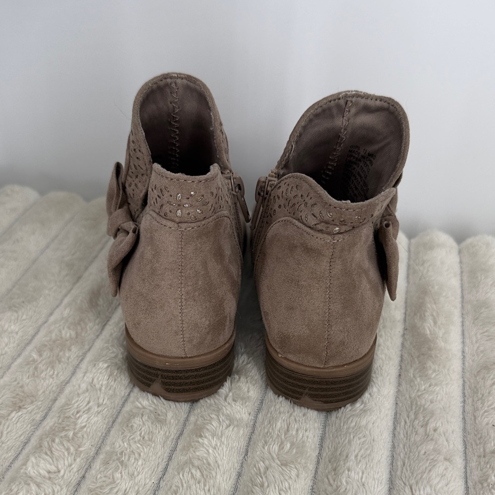 SO Taupe Suede Bow Ankle Boots - girls size 13 - Picture 6 of 11
